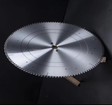 La coupe en aluminium antiusure pratique a vu la lame, lame non ferreuse épaissie en métal