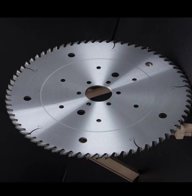 Lame de TCT de scie circulaire CNC pour anti-abrasion polyvalente en bois