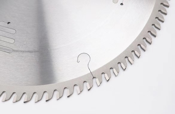 La circulaire universelle de TCT a vu le matériel de carbure de la largeur 3.2mm de lames